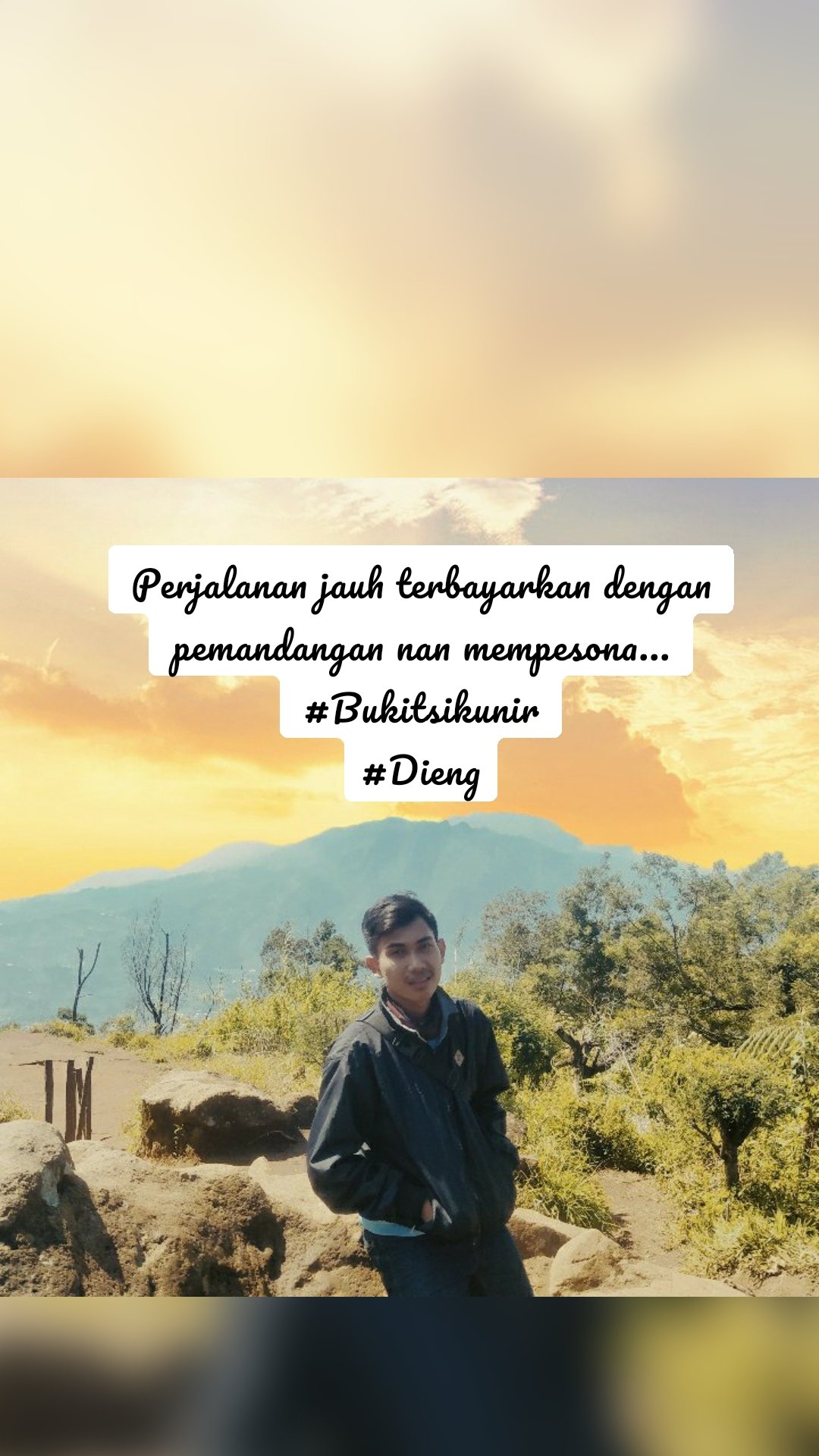 Perjalanan jauh terbayarkan dengan pemandangan nan mempesona...
#Bukitsikunir
#Dieng